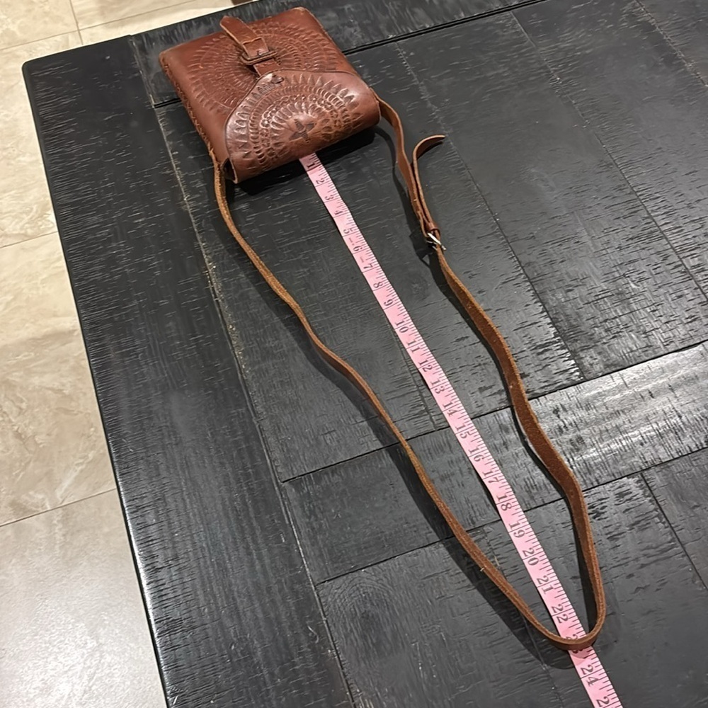 Artisan Brown Leather Tooled Pattern Boho Western Crossbody Adjustable Bag Purse - Picture 8 of 12